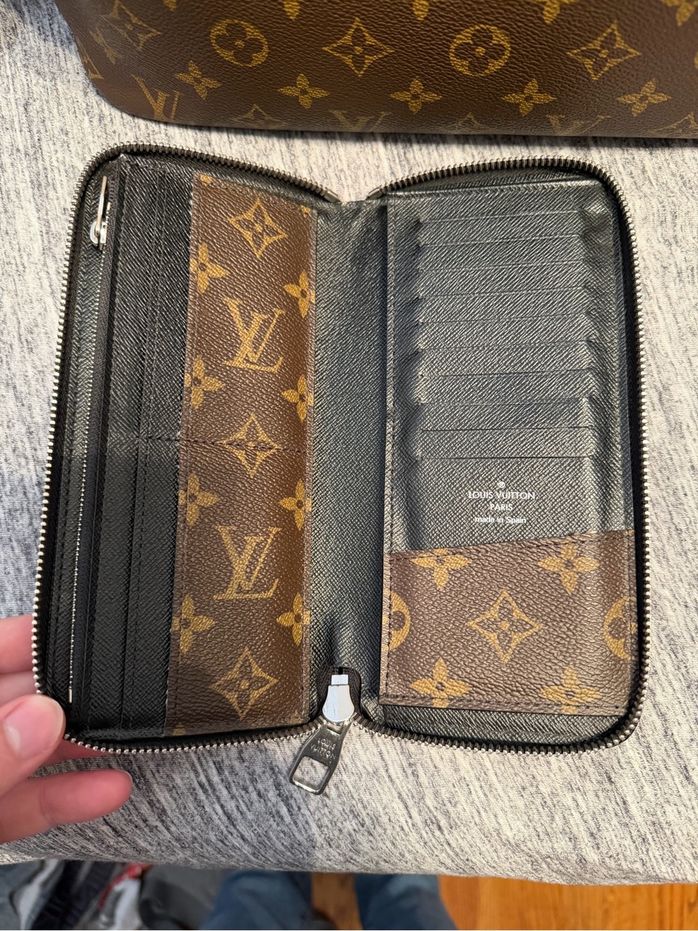 Louis Vuitton Neverfull MM and Vertical Zippy Wallet Monogram - Picture 3 of 11